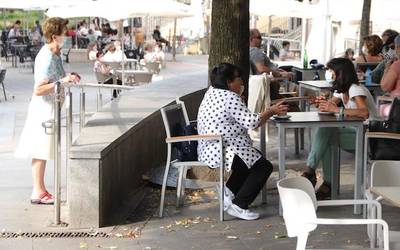 Laguntza-programak aurkeztu ditu Jaurlaritzak, hezkuntzara eta 3. sektorera bideratuta