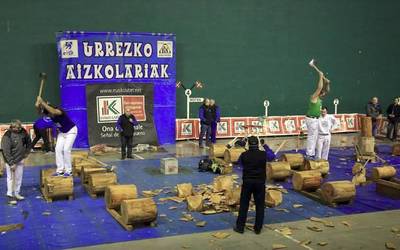 Eskualdeko kirolaririk gabe jokatuko da Urrezko Banakako Aizkolari Txapelketaren finala