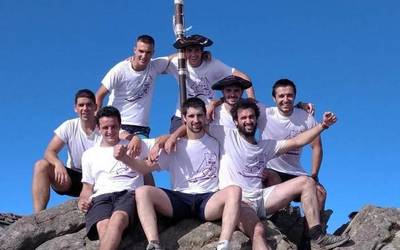 Malerrekako zortzi gaztek Bostorratz-Mendaur mendi erronka egin dute