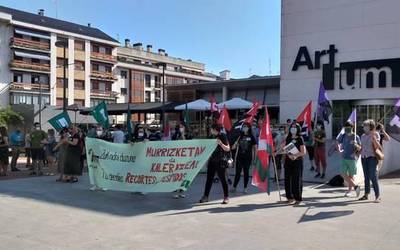 Murrizketak eta kaleratzeak ukatu ditu Artium museoak