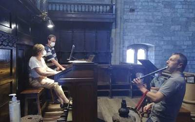 Organo eta txistu kontzertu ederra entzun da parrokian