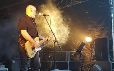 Pop rock erritmoez alaitu dute larunbat euritsua