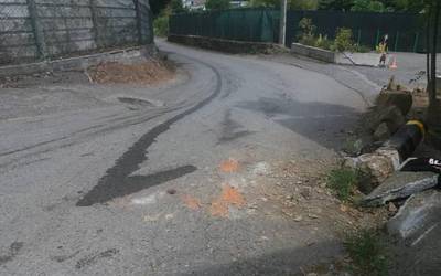 Eguzkitzan istripua izan eta gero auto-gidariak ihes egin duela salatu dute auzokideek