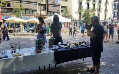 Artisauek bere espazioa aurkitu dute gaur Beheko plazan