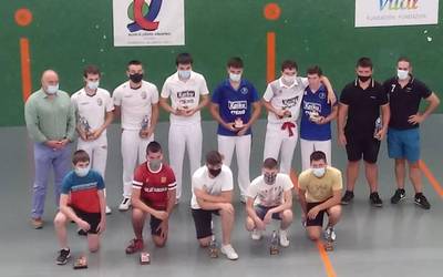 Aiaraldearrez osatutako 3 bikote izan dira txapeldun Andra Mari Zuriko txapelketan