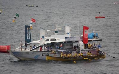 Nagusi izan dira Orioko neskak Zarauzko lehen estropadan