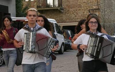 Herri eta auzoetako jaiak, bertan behera