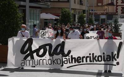 Egitaraua atzeratu arren, jai herrikoien beharra aldarrikatu dute mobilizazioan