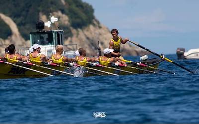 Laugarrena izan da Orioko gizonezkoen traineru nagusia gaur, Santurtzin