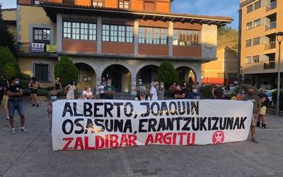 Elkarretaratzea egin dute Zaldibarren hondakindegia amildu zenetik 200 egun igaro direla gogoratzeko