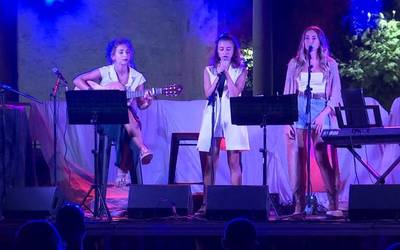 Ken Zazpiren 'Hemen gaude' kantuaren bertsioa, Indai musika taldearen eskutik