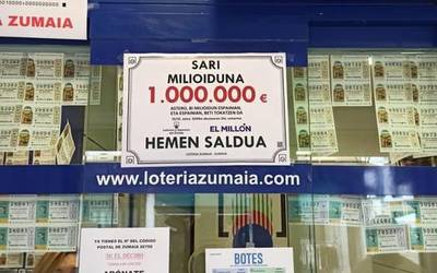 Milioi bateko saria eman du Zumaiako loteria saltokiak