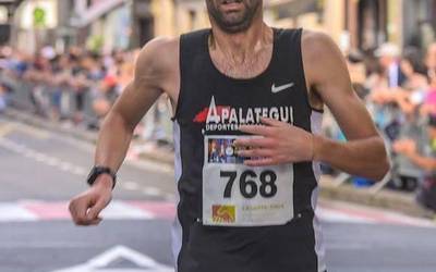 Martin Amilibiak pistako txapela defendatuko du 5000 metrotan