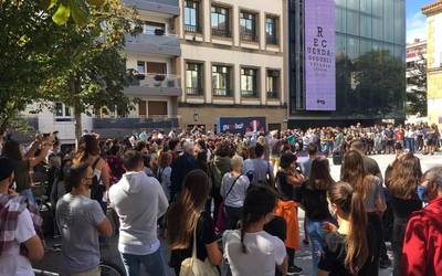 Unai Etxebarria futbolariari babesa adierazi diote ehunka lagunek Algortan