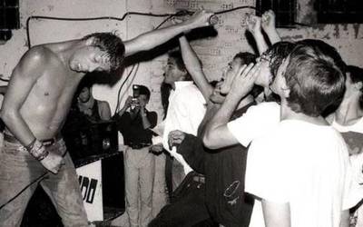 Gasteiz 1986an: ke-potoen arteko jaiak, punkiak, blusak eta polizia