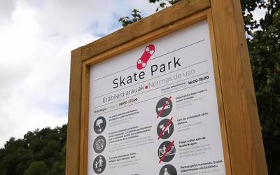 Erabilera arauak gogorarazteko panelak Ordiziako skatepark eta txakur parkeetan