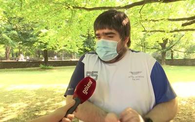 Mikel Sagarzazu, ahotsak bikoizten diharduen oñatiarra