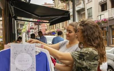 Merkatariei eta enpresa txikiei laguntzeko bonu-kanpaina abiarazi du berriro Udalak