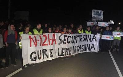N-121-A errepidetik ibilgailu astunak desbideratzeko mozioa gibelera bota dute Baztango Udalaren osoko bilkuran