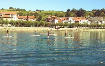 ZOZKETA. Bi lagunentzako paddle surf ikastaroa