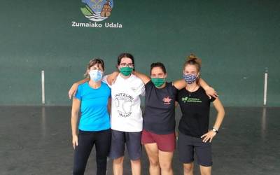 Igandean jokatuko dute emakumeen pala txapelketako finala