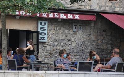 Uztailean eta abuztuan nabarmen egin dute gora kasu positiboek bailaran
