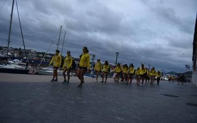 Emakumezkoen taldea iritsi da Donostiako portura