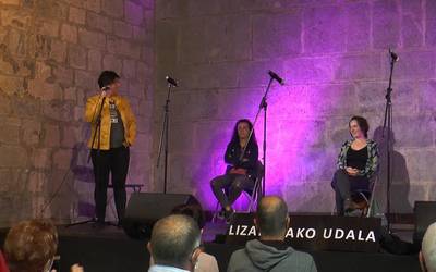 Lizartzan bertso saioa ospatu dute Zimitorioan