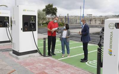 Ibilgailu elektrikoak kargatzeko 8 gune martxan jarriko dituzte Getxoko Kirol Portuan