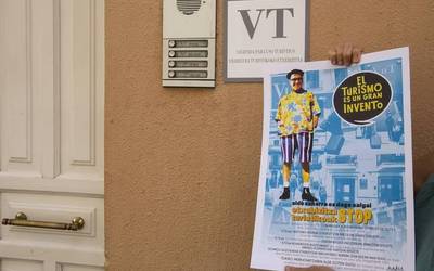 Etxebizitza turistikoen erregulazioa gelditu nahi dute Alde Zaharreko auzokideek