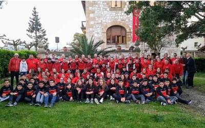 Arraunean egiteko gonbitea egin die Telmo Deunek 12 eta 17 urte bitarteko gazteei