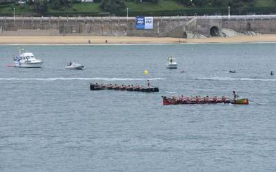 Zazpigarren izan da Zumaia Kontxako lehen jardunaldian, arraunean bikain eginda