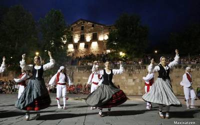 'Kuxkuxin': Sahatsa dantza taldea