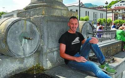 GR11 ibilbidea egingo du Imanol Alesonek, Marea Urdina babesteko