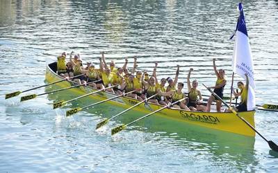 Kontxako Bandera irabazi du Orioko emakumezkoen traineruak, arraunean ikaragarri eginda