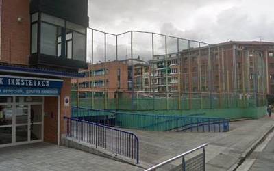 Jesuitak ikastetxeko 24 ikasle eta euren hezitzaileak berrogeialdian daude, positibo kasu baten ondorioz