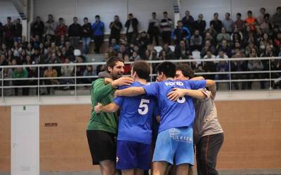 Gaur ireki dute Doneztebeko kiroldegia