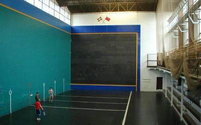 Lesakako frontoia erabili ahal izateko kiroldegian hitzordua eskatu beharko da