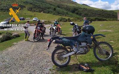 Zugarramurditik hurbil, Urbiako lepoan zebiltzan 5 motorzale salatu zituen igandean Guardia Zibilak
