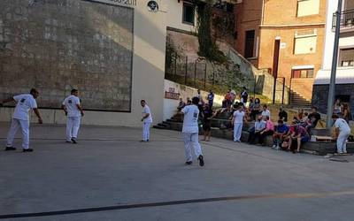 Pala eta esku pilota txapelketako bigarren jardunaldia jokatu dute