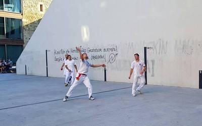 Esku pilota txapelketa herrikoiko bigarren jardunaldia jokatuko da gaur