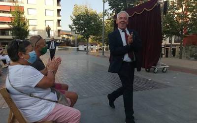 "Al otro lado" antzezlanak hartu zuen atzo Juan Urrutia plaza