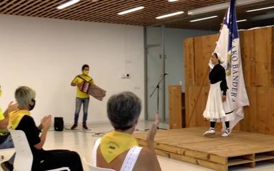 Orioko emakumezkoen traineruak omenaldia jaso zuen atzo udalaren eskutik