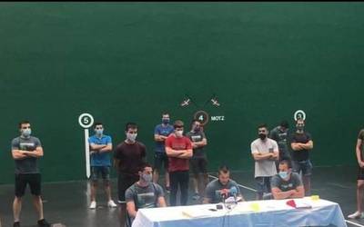 Egoera "jasanezina" bizi dutela salatu dute Baiko enpresako pilotariek