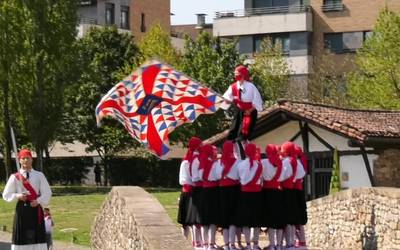 Igartzako dantzariek egun berezia ospatu dute aurten