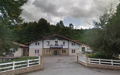 Zornotzako adin txikiko zentroko hiru gazte atxilotu dituzte