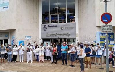 [ARGAZKI GALERIA]: Kalitatezko osasun publiko baten alde kalera irten dira Osakidetzako langileak