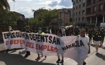 [ZUZENEKO KONTAKETA] Tubacexeko kaleratzeen aurkako mobilizazioei ekin diete