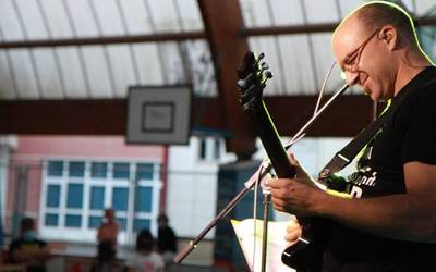 "Eriz & Totum Revolutum"  izan da rock maratoiaren lehen nota