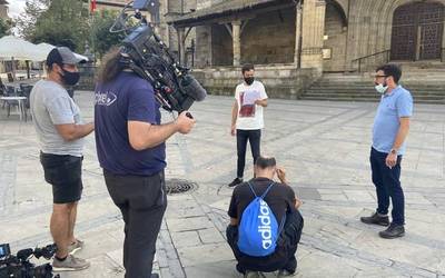 Ibone Ajuriak irabazi ditu 'Herri txiki, infernu handi' programaren Elorrioko grabaketarako gonbidapenak